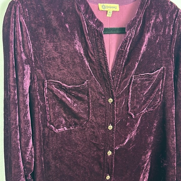 Democracy Velvet Button Down, Box Pleat and Split Back Shirt, Deep Plum Sz XS - Picture 7 of 12